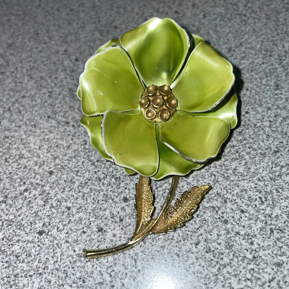Vintage Green & Gold Tone Flower Power Brooch Pin